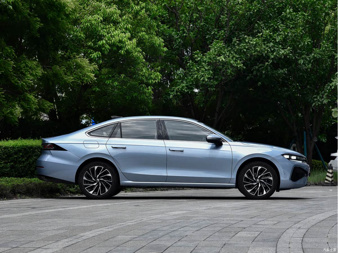 New Sagitar L On Market - Priced from 114,900 IQ with Advanced Light Headlights & IQ Pilot Driving Assistance | CNLongo